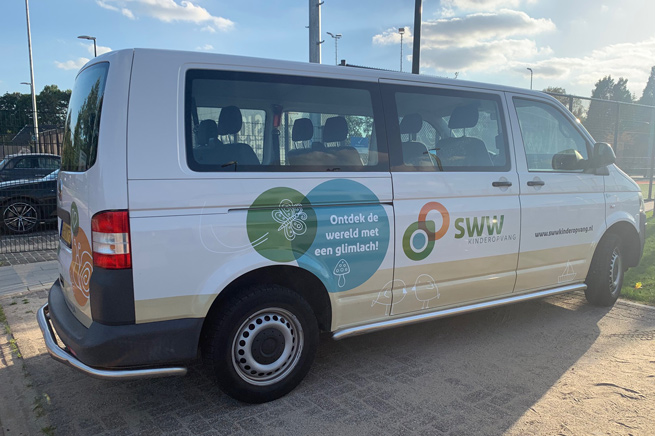 SWW Kinderopvang Bus ontwerp wagenpark autobelettering bestickering